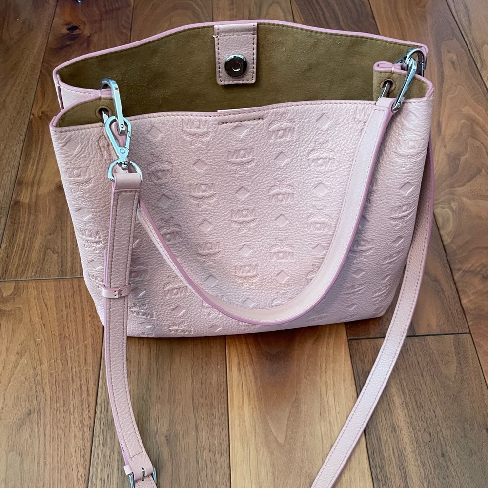RARE! MCM PINK hobo bag 💕used three times